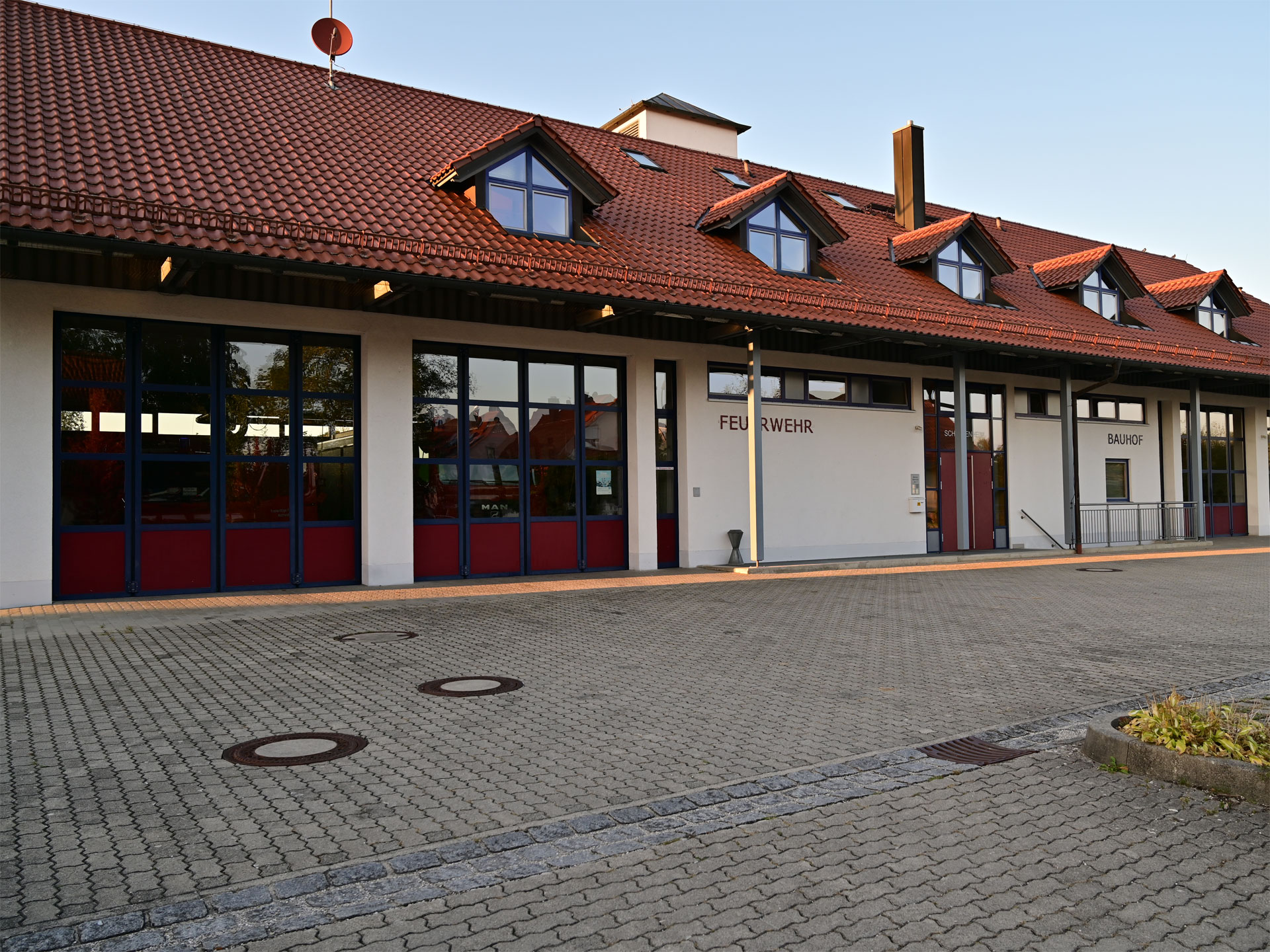 Grossansicht in neuem Fenster: Feuerwehrhaus Hattenhofen (001) Grossansicht in neuem Fenster: Feuerwehrhaus Hattenhofen (001)