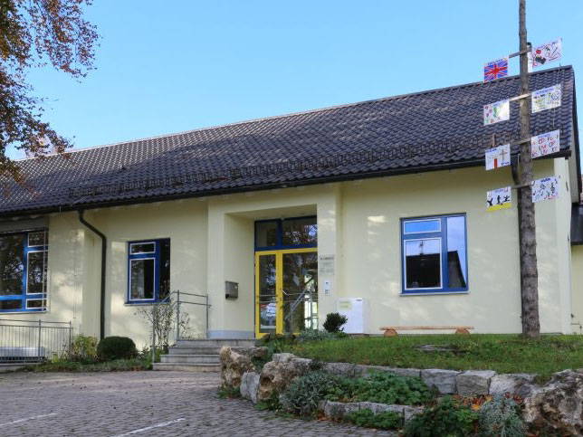 Grossansicht in neuem Fenster: Grundschule Hattenhofen (003) Grossansicht in neuem Fenster: Grundschule Hattenhofen (003)