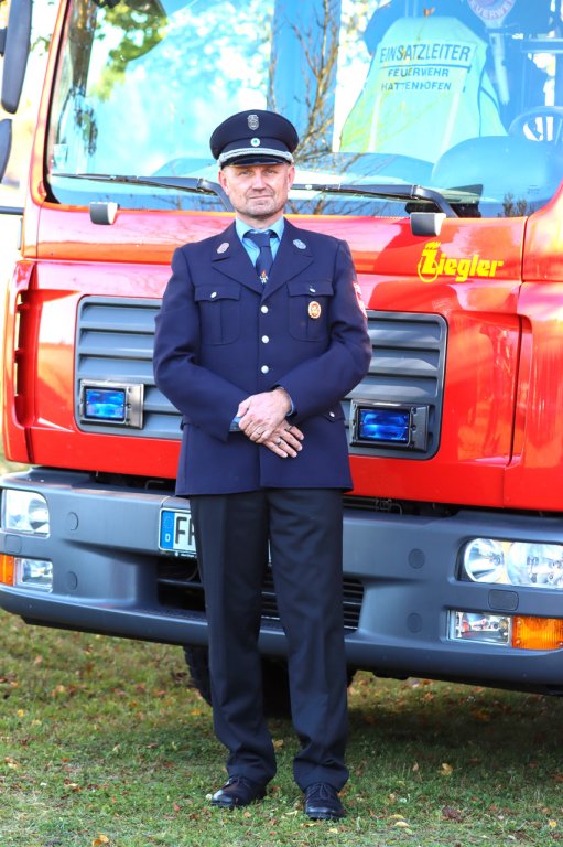 Grossansicht in neuem Fenster: Freiwillige Feuerwehr Hattenhofen - 1. Kommandant Jörg Sändig Grossansicht in neuem Fenster: Freiwillige Feuerwehr Hattenhofen - 1. Kommandant Jörg Sändig
