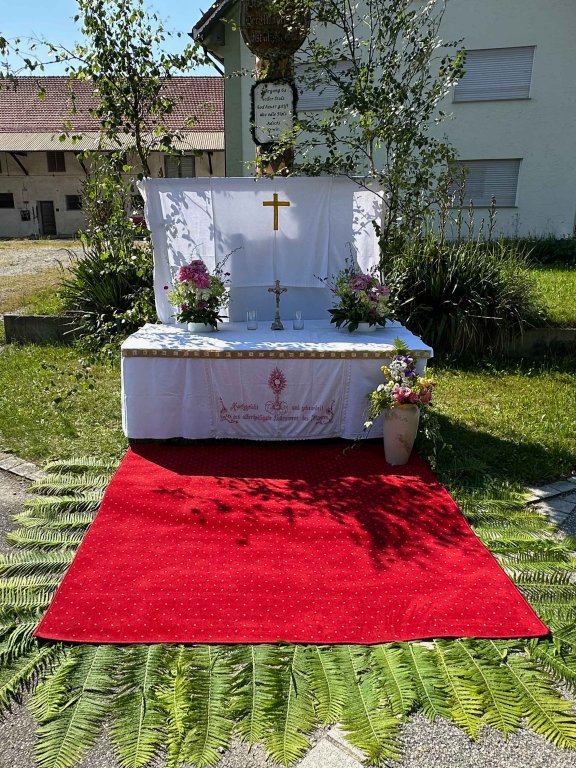 Ländlicher Garten Altar 2025